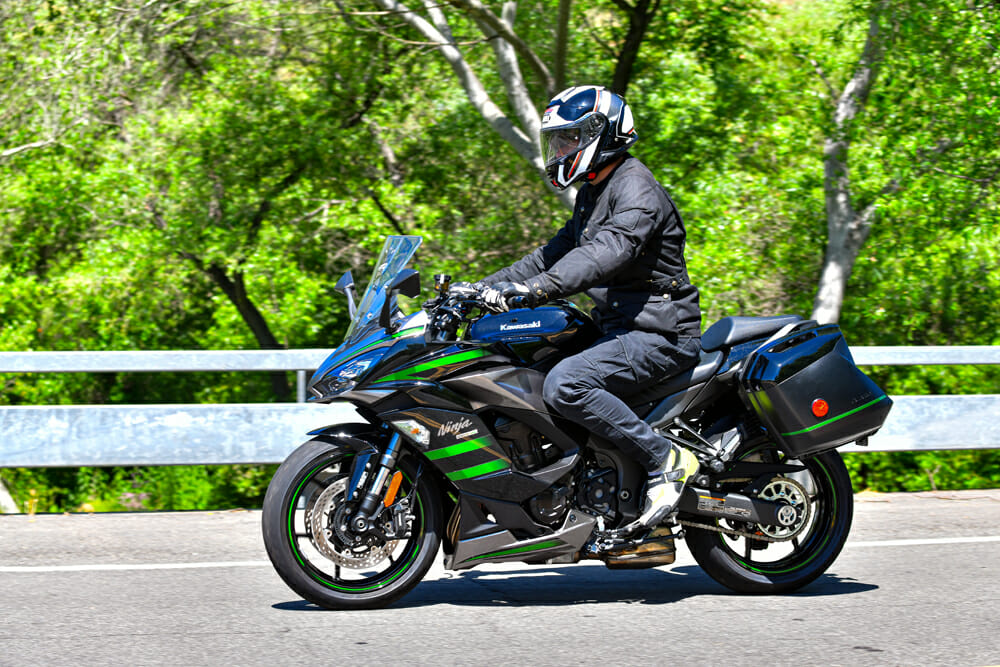 https://www.cyclenews.com/wp-content/uploads/2020/06/2020-Kawasaki-Ninja-1000-ABS-Seat-Height.jpg