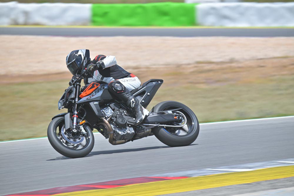 2024 KTM 990 Duke in Portimao