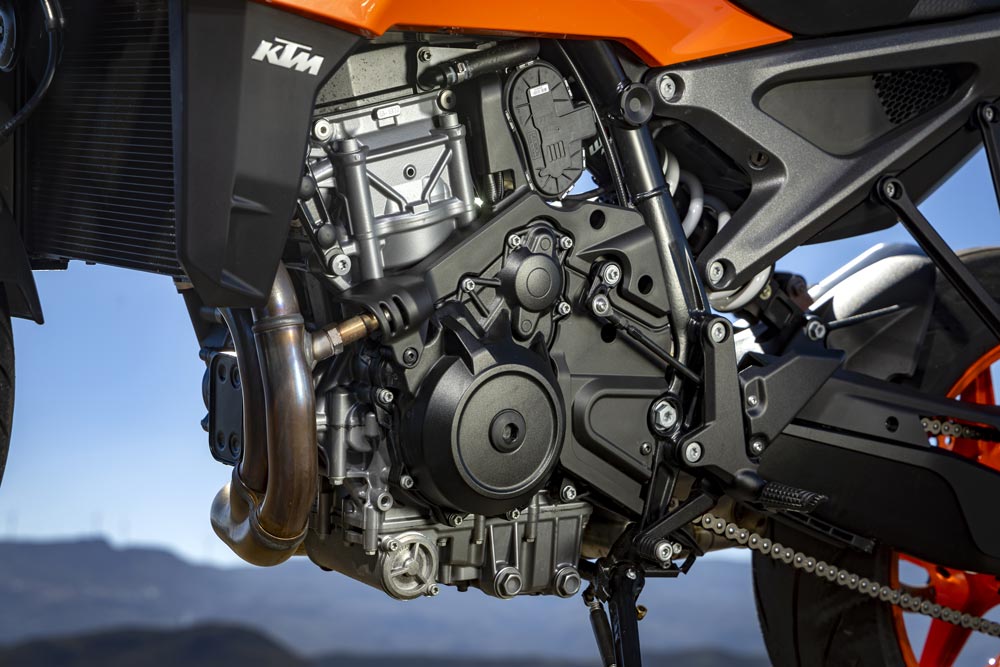 2024 KTM 990 Duke engine