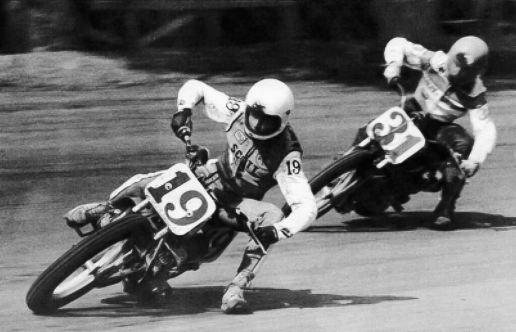 Scott Brelsford leads Rex Beauchamp at San Jose Mile 1975