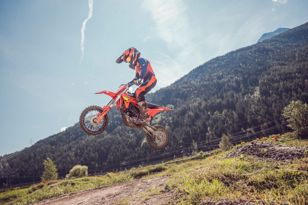 2025 KTM SX-E 5 jumping